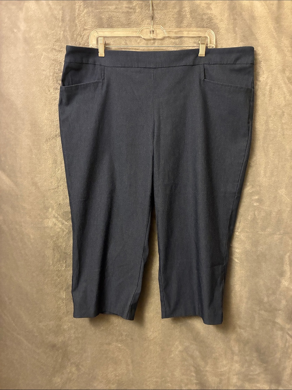 Time and Tru Navy Blue Pull-On Capri Pants. XXL. EUC.